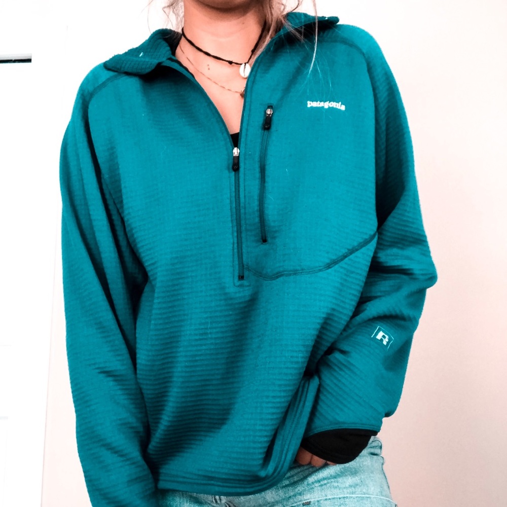 Patagonia sweater size L! Blue!